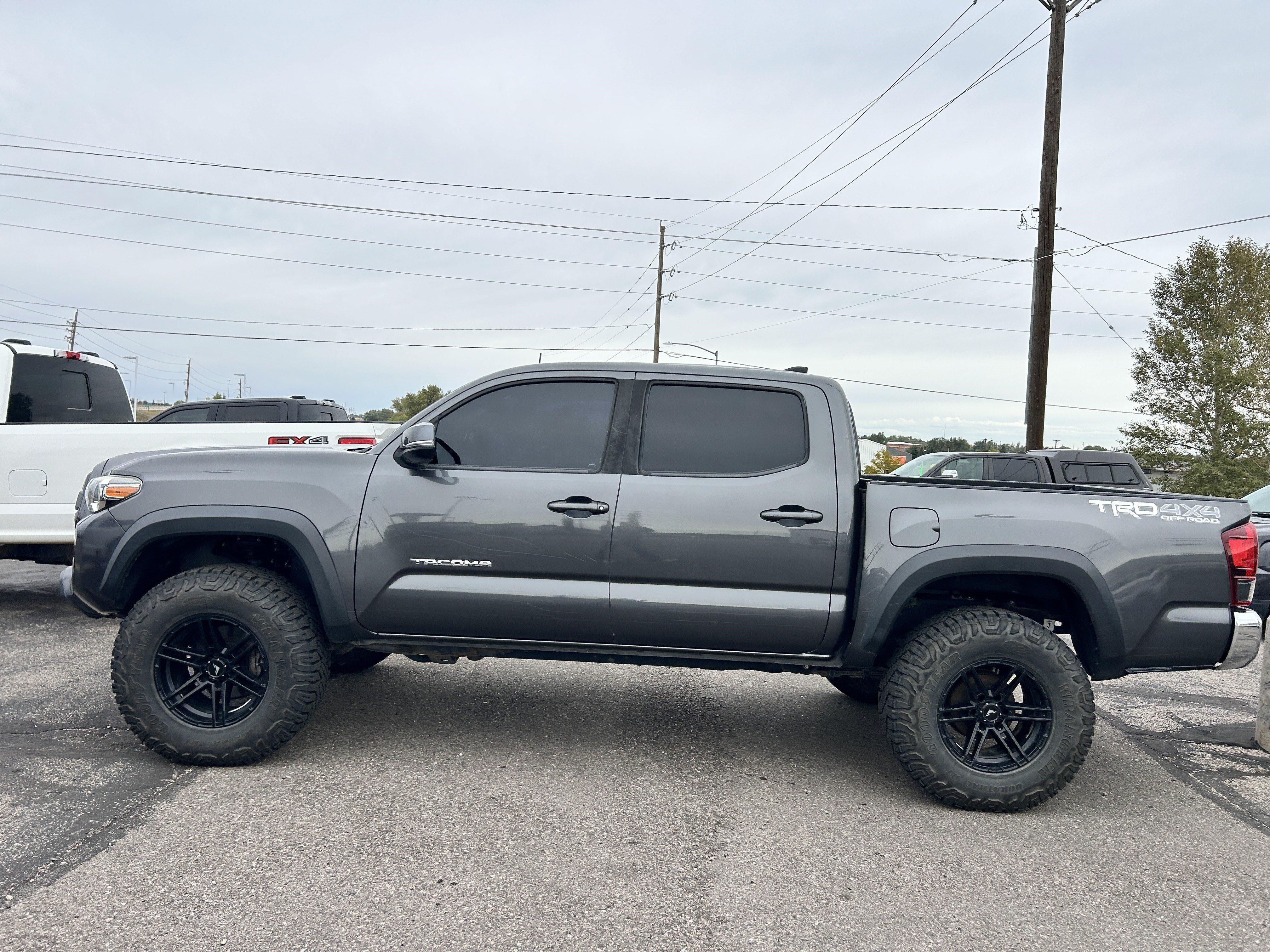 Used 2019 Toyota Tacoma TRD Off-Road AWD/4WD image 3