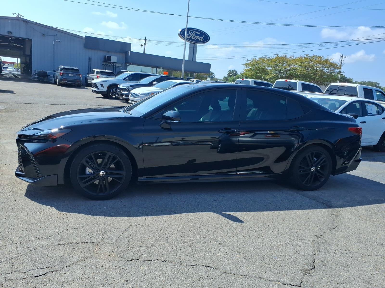 Used 2026 Toyota Camry Hybrid FWD image 2