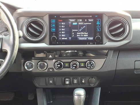 Used 2018 Toyota Tacoma TRD Sport AWD/4WD image 15