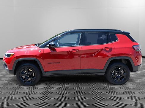 Used 2023 Jeep Compass Trailhawk w/ Trailhawk Elite Group AWD/4WD image 3