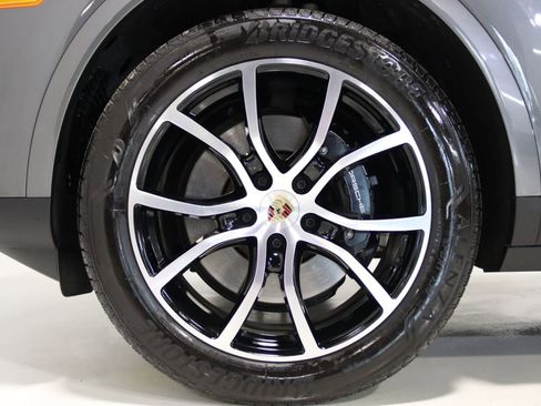 Used 2024 Porsche Cayenne image 89