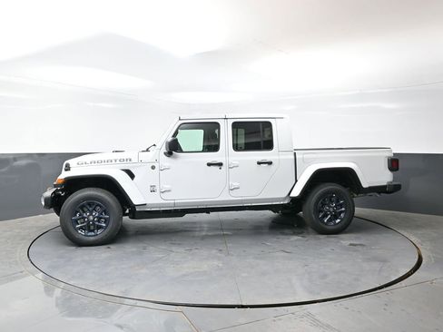New 2026 Jeep Gladiator Sport AWD/4WD image 2