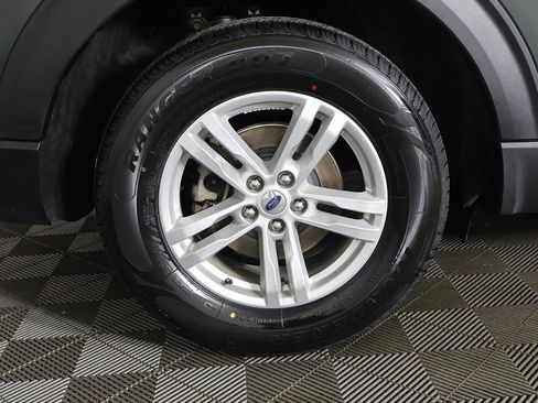 Used 2023 Ford Explorer XLT image 18