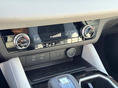 New 2026 Mitsubishi Outlander SE image 22