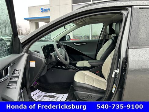 Used 2023 Kia Niro SX Touring image 28