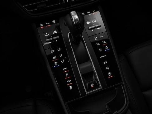 Certified 2025 Porsche Macan image 31