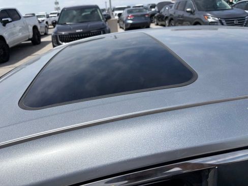 Used 2020 Toyota Camry SE w/ Sunroof Package FWD image 5