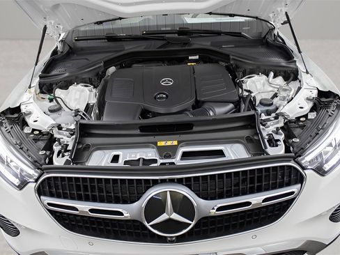 Used 2025 Mercedes-Benz GLC 350e 4MATIC image 19