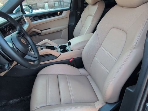 Certified 2025 Porsche Cayenne Coupe image 9