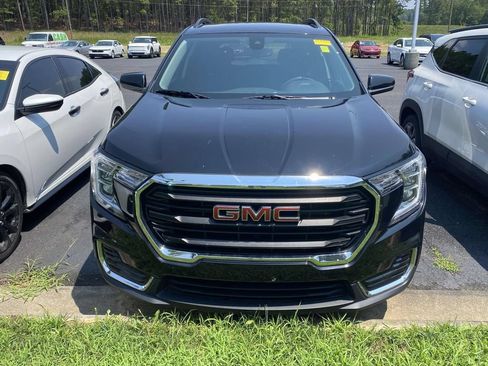 Used 2023 GMC Terrain SLE w/ Driver Convenience Package FWD image 2