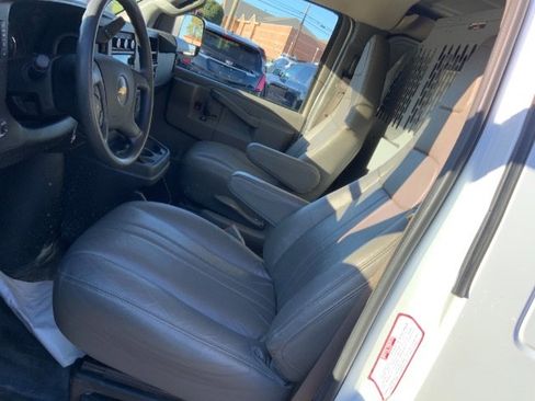 Used 2017 Chevrolet Express 2500 image 8