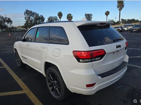 Used 2017 Jeep Grand Cherokee Altitude image 6
