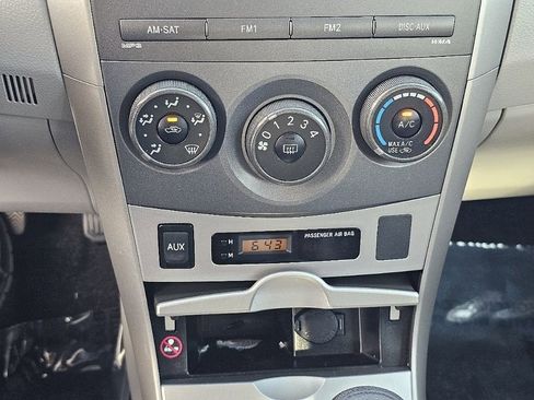 Used 2011 Toyota Corolla LE FWD image 30
