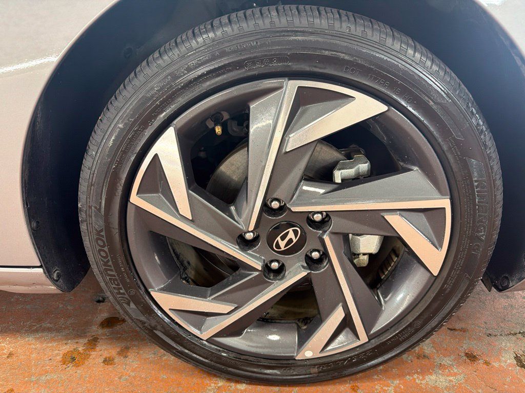 Certified 2024 Hyundai Elantra Limited FWD image 10