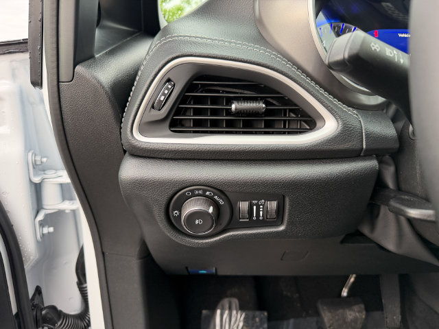 New 2026 Chrysler Pacifica Select AWD/4WD image 18