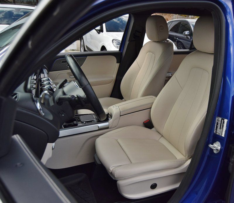 Used 2021 Mercedes-Benz GLB 250 4MATIC w/ Premium Package image 16