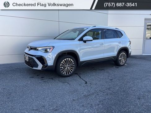 New 2025 Volkswagen Taos SE image 12