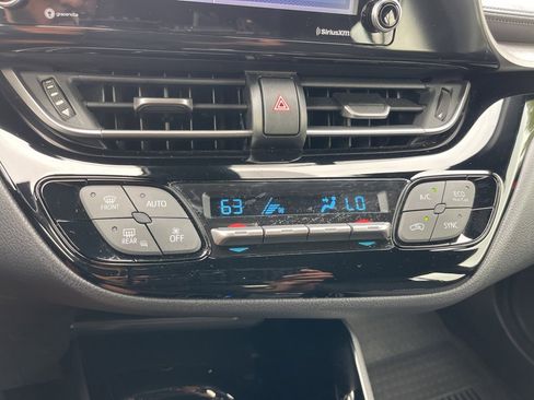 Used 2022 Toyota C-HR XLE image 12