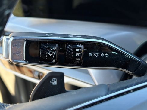 Used 2026 Cadillac Vistiq Luxury image 27