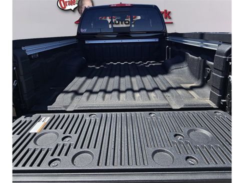 Used 2025 Nissan Frontier SV w/ SV Convenience Package image 16