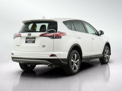 Used 2018 Toyota RAV4 XLE AWD/4WD image 5