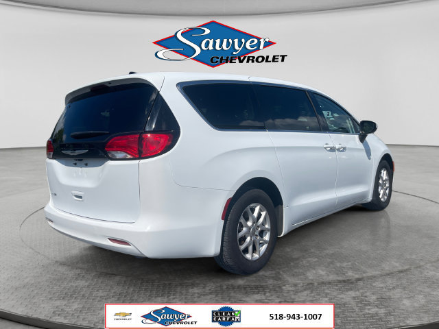 Used 2023 Chrysler Voyager LX FWD image 5