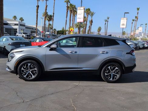 Used 2024 Kia Sportage EX FWD image 3