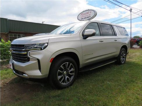 Used 2021 Chevrolet Suburban LT w/ LT Signature Package AWD/4WD image 1
