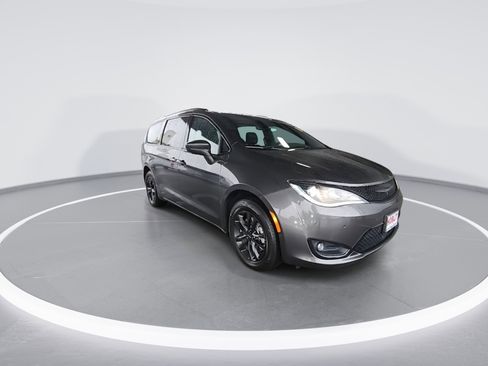 Certified 2020 Chrysler Pacifica Touring-L w/ Advanced Safetytec Group AWD/4WD image 6