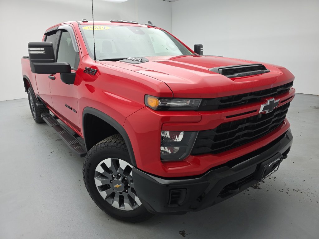 Used 2024 Chevrolet Silverado 2500 Custom w/ Custom Value Package AWD/4WD image 2