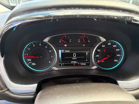Used 2018 Chevrolet Traverse LT FWD image 2