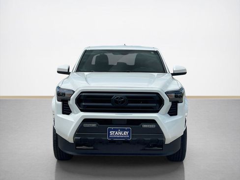 Used 2024 Toyota Tacoma SR5 AWD/4WD image 2