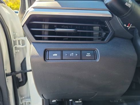 Used 2025 Nissan Altima 2.5 SR image 13