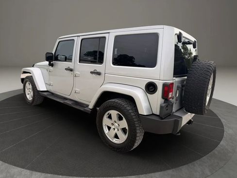 Used 2011 Jeep Wrangler Unlimited Sahara w/ Connectivity Group AWD/4WD image 7