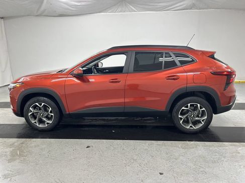 Certified 2024 Chevrolet Trax LT w/ LT Convenience Package FWD image 6