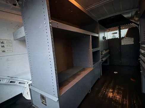 Used 2009 Chevrolet Express 2500 Van 3D image 8