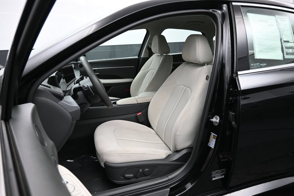 Used 2025 Hyundai Sonata SEL FWD image 21