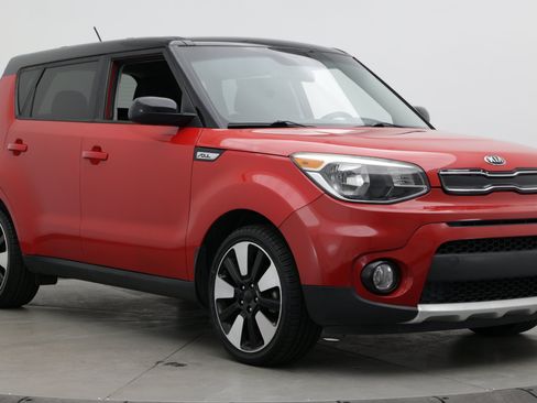 Used 2018 Kia Soul + FWD image 3