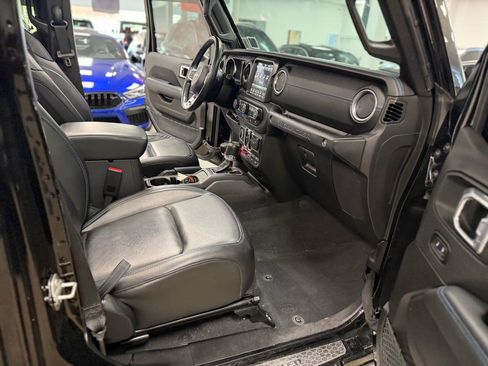 Used 2023 Jeep Wrangler Unlimited Rubicon 4xe w/ Cold Weather Group AWD/4WD image 33