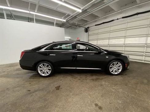 Used 2018 Cadillac XTS Luxury image 7