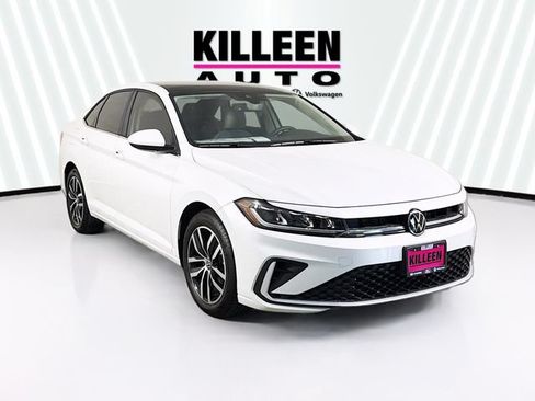 Used 2025 Volkswagen Jetta SE FWD image 1