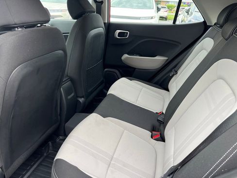 Used 2023 Hyundai Venue SEL FWD image 23