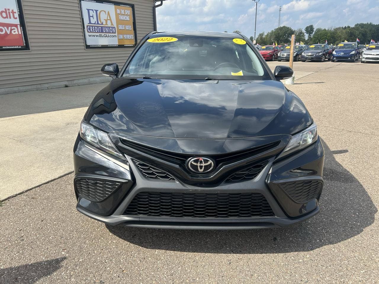 Used 2022 Toyota Camry SE FWD image 4