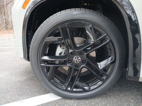 New 2026 Volkswagen Tiguan SE R-Line image 24