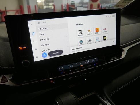 Used 2025 Toyota Sienna XSE image 23