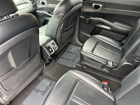 Certified 2023 Kia Sorento EX AWD/4WD image 16