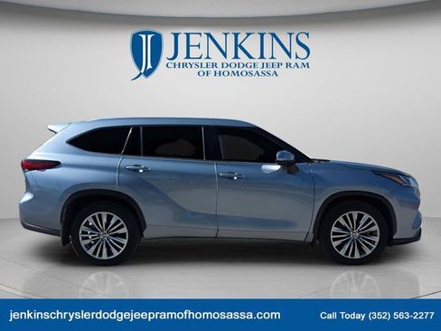 Used 2023 Toyota Highlander Platinum image 5