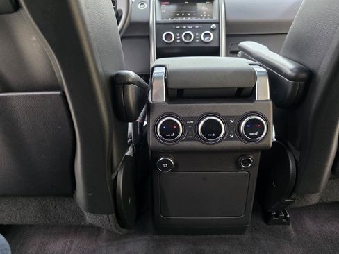 Used 2020 Land Rover Discovery Landmark AWD/4WD image 32