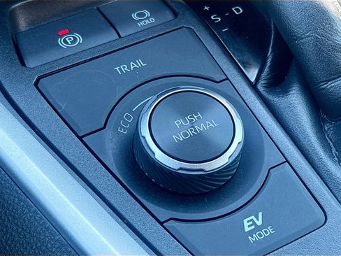 Used 2022 Toyota RAV4 XLE image 31