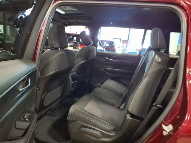 Used 2024 Jeep Grand Cherokee L Laredo w/ Luxury Tech Group I AWD/4WD image 19